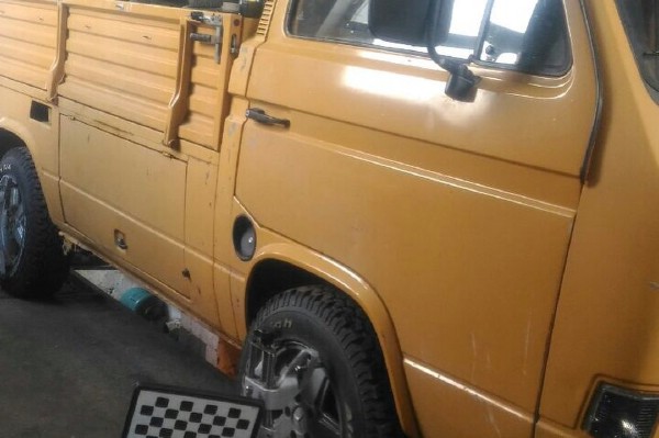 Когда нужно делать грузовой сход-развал: признаки, причины и выгода